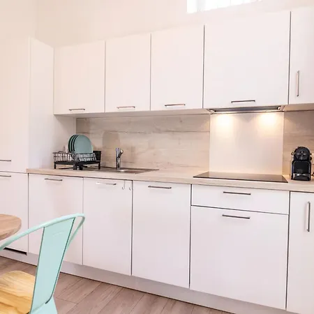 Parking Inclus Vieil Antibes 200M Mer Climatise Studio 2 Personnes *